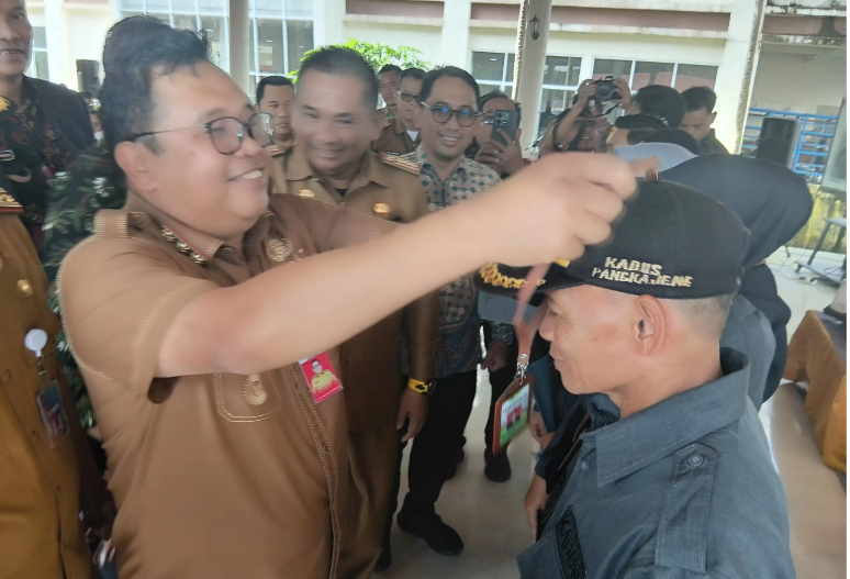 Serahkan SK 393 Kepala Dusun, Bupati Takalar Tekankan Peningkatan Pelayanan