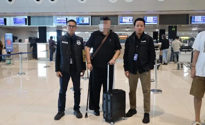 Imigrasi Makassar Deportasi WNA Austria