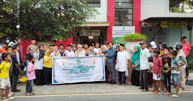 Kecamatan Pattallassang Rutin Berbagi Takjil Selama Ramadhan