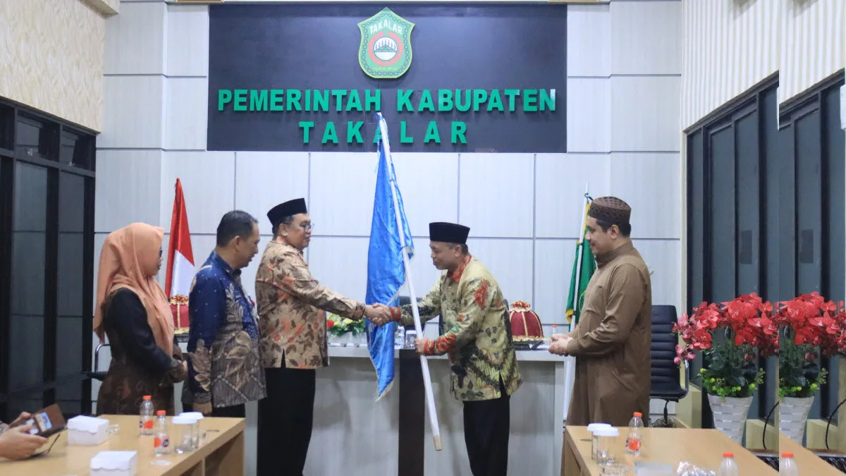 Bupati Takalar Lepas Kafilah LPTQ Targetkan Pertahankan Juara Umum MTQ Tingkat Provinsi di Maros Kafilah MTQ Takalar saat prosesi pelepasan bersama Bupati Daeng Manye