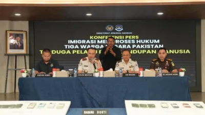 Cegah Haji Ilegal Ditjen Imigrasi Tunda Keberangkatan 13 WNI di Bandara Soetta