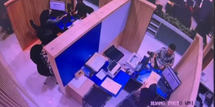 Rekaman CCTV saat Imigrasi Makassar Gagalkan Pembuatan Paspor Palsu oleh WNA RRT