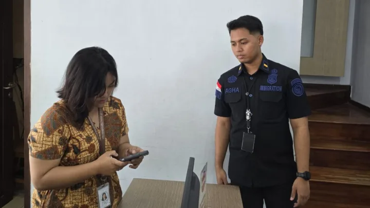 Sosialisasi Aplikasi APOA oleh petugas Kantor Imigrasi Makassar kepada manajemen hotel di Sulawesi Selatan