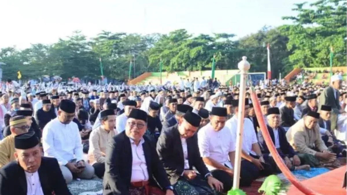Bupati dan Wabup Salat Iduladha Bersama Ribuan Masyarakat Takalar Bupati dan Wabup Salat Iduladha Bersama Ribuan Masyarakat Takalar