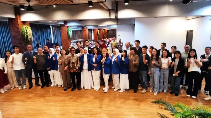 Kadis Perindag Takalar Ichsan Nurdin bersama investor China dalam pertemuan penjajakan investasi Kabupaten Takalar di Jakarta