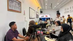 Permudah Masyarakat Urus Paspor, Imigrasi Makassar hadirkan Layanan Eazy Passport di PT Celebes Railway Indonesia Pangkep Permudah Masyarakat Urus Paspor, Imigrasi Makassar hadirkan Layanan Eazy Passport di PT Celebes Railway Indonesia Pangkep