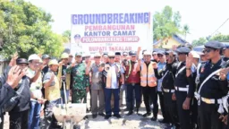 Dekatkan Layanan Publik, Bupati Takalar Letakkan Batu Pertama Pembangunan Kantor Camat Poltim