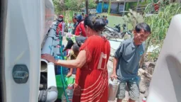 Gandeng PMI, Tim Penggerak PKK Takalar Salurkan Air Bersih Bagi Warga Terdampak Kekeringan