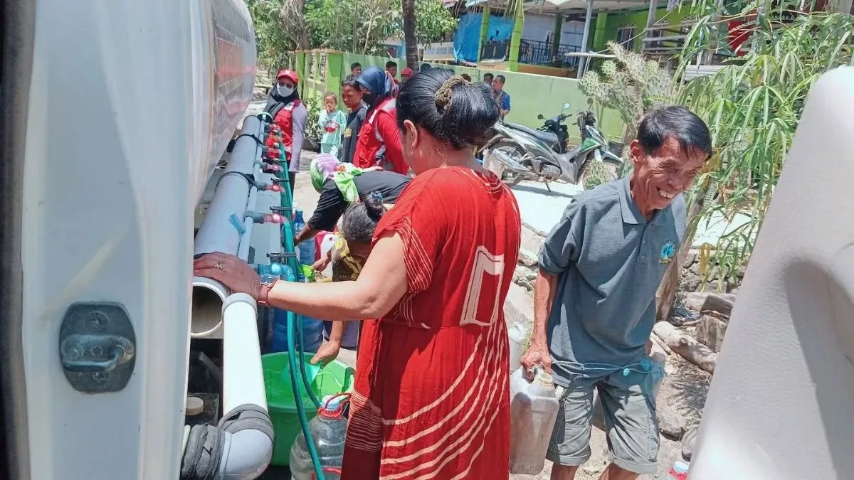 Gandeng PMI, Tim Penggerak PKK Takalar Salurkan Air Bersih Bagi Warga Terdampak Kekeringan