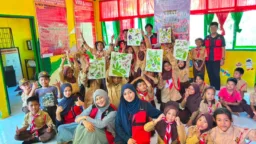 Mahasiswa KKN Unhas Edukasi Siswa SDN 7 Arawa Sidrap Buat Eco-print Dari Bahan Alami