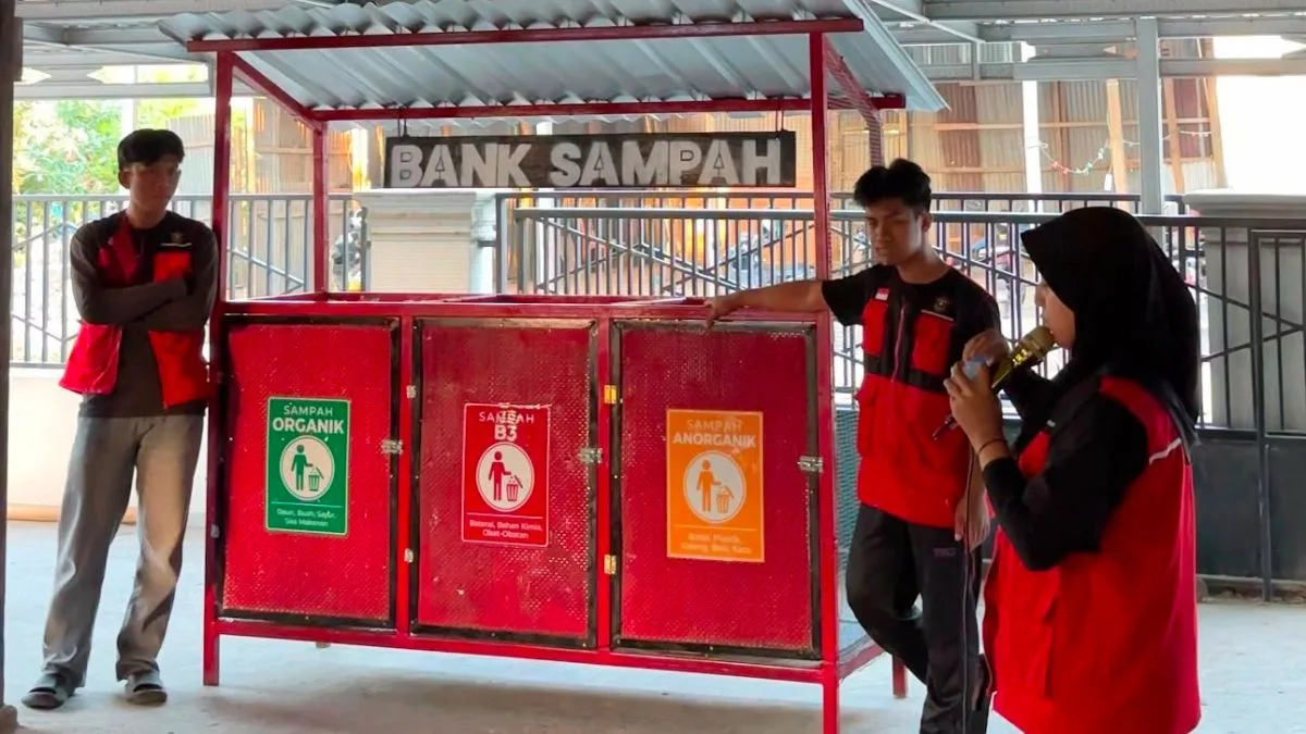 Mahasiswa KKN Unhas Gelar Program AKSARA dan Eco Bin Spot Bagi Warga Batu Lappa Sidrap Mahasiswa KKN Unhas Gelar Program AKSARA dan Eco Bin Spot Bagi Warga Batu Lappa Sidrap