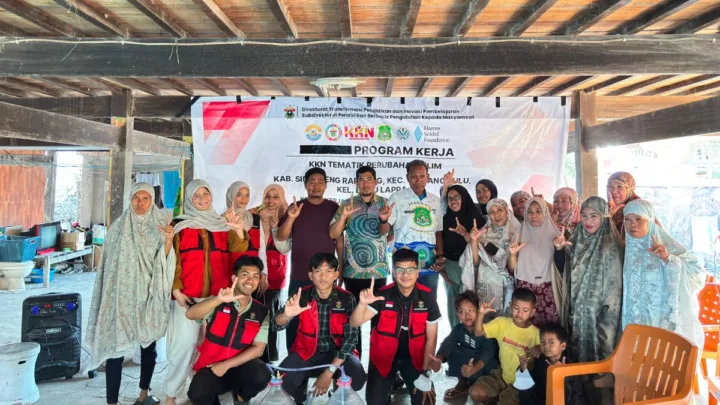 Mahasiswa KKN Unhas Latih Warga Batu Lappa Sidrap Sulap Kotoran Sapi Jadi Biogas
