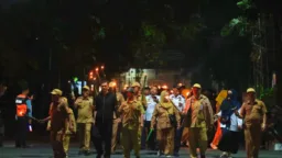 Ratusan Barisan Obor Meriahkan Malam HUT Ke-81 RI di Takalar