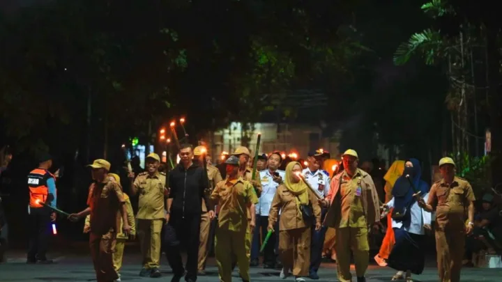 Ratusan Barisan Obor Meriahkan Malam HUT Ke-81 RI di Takalar