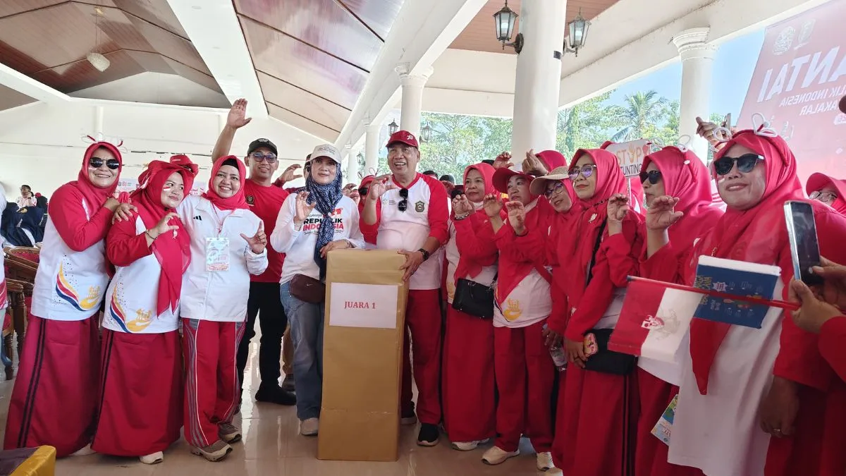 Rayakan HUT ke-81 RI, Dinas P2KBP3A Merah Raih Juara Satu Gerak Jalan Santai Rayakan HUT ke-81 RI, Dinas P2KBP3A Merah Raih Juara Satu Gerak Jalan Santai