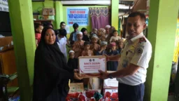 Semarakkan HUT Ke-81 RI, Imigrasi Makassar Gelar Bakti Sosial Hingga Paspor Ceria Semarakkan HUT Ke-81 RI, Imigrasi Makassar Gelar Bakti Sosial Hingga Paspor Ceria