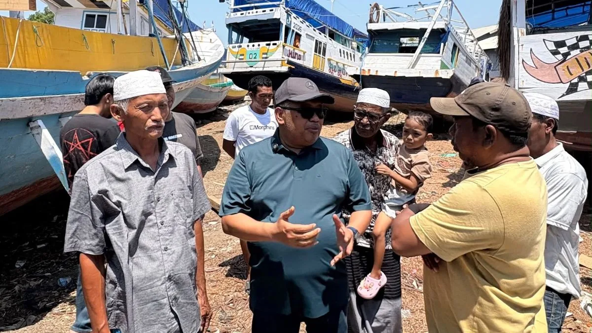 Dengar Keluhan Solar dan Izin Kapal, Bupati Takalar Temui Nelayan Palalakkang Dengar Keluhan Solar dan Izin Kapal, Bupati Takalar Temui Nelayan Palalakkang
