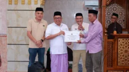 Safari Jumat di Banyuanyara, Bupati Takalar Salurkan Bantuan dan Serap Aspirasi Safari Jumat di Banyuanyara, Bupati Takalar Salurkan Bantuan dan Serap Aspirasi