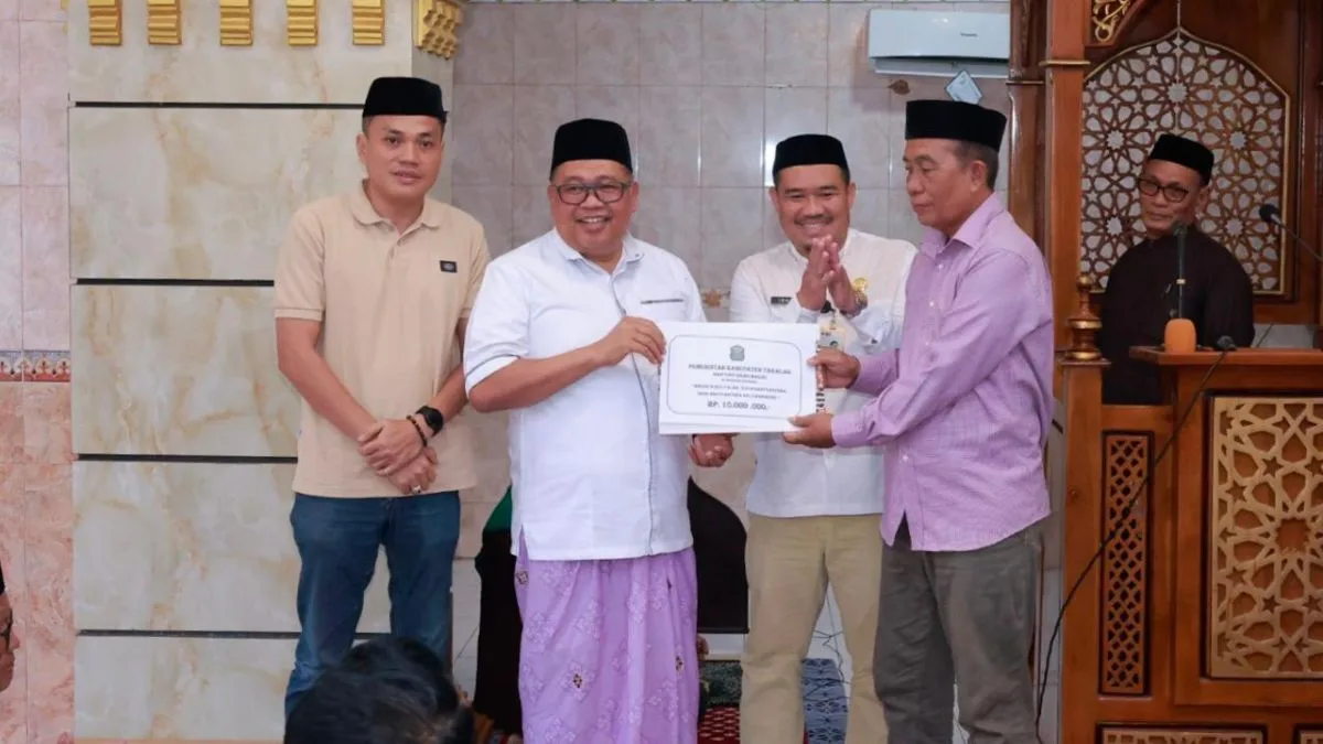 Safari Jumat di Banyuanyara, Bupati Takalar Salurkan Bantuan dan Serap Aspirasi