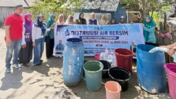 TP PKK Takalar dan BARET ICMI Salurkan Bantuan Air Bersih di Cikoang TP PKK Takalar dan BARET ICMI Salurkan Bantuan Air Bersih di Cikoang