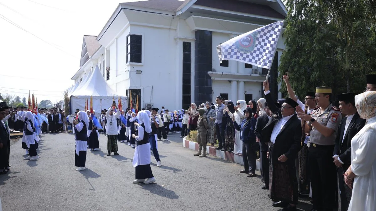 Dilepas Bupati Daeng Manye, Pawai Santri Semarakkan Festival Pondok Pesantren se-Takalar 2026 Dilepas Bupati Daeng Manye, Pawai Santri Semarakkan Festival Pondok Pesantren se-Takalar 2026