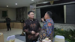 Hadiri Pisah Sambut Kapolda Sulsel, Bupati Takalar Akrab Berbincang dengan Irjen Awal Chairuddin Hadiri Pisah Sambut Kapolda Sulsel, Bupati Takalar Akrab Berbincang dengan Irjen Awal Chairuddin
