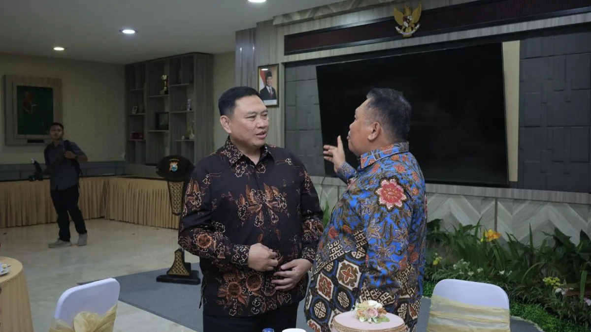 Hadiri Pisah Sambut Kapolda Sulsel, Bupati Takalar Akrab Berbincang dengan Irjen Awal Chairuddin