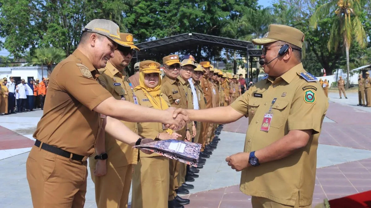 Pimpin Apel Gabungan, Bupati Daeng Manye Serahkan SK Mutasi ASN Pemkab Takalar