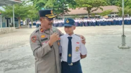 Polisi Peduli Pendidikan, Wakapolres Takalar Ajak Siswa Jauhi Perilaku Menyimpang Polisi Peduli Pendidikan, Wakapolres Takalar Ajak Siswa Jauhi Perilaku Menyimpang